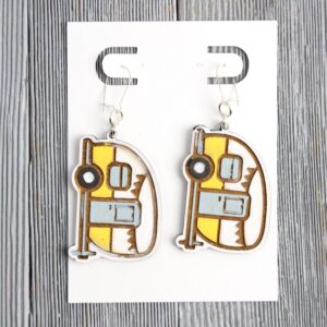 Vintage Camper Yellow Wood Earrings. These earrings are made with 1/8″ thickness basswood. These earrings are lightweight and hand painted.